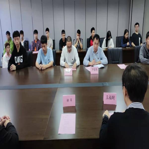 学校举行“为爱启航”校友奖学金捐赠仪式
