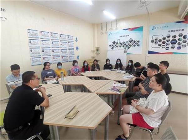 学校举办2022届毕业生代表交流会