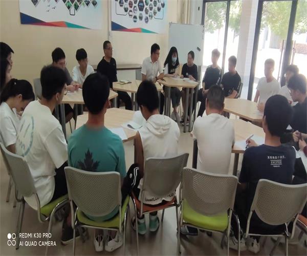 学校招就处召开2022届毕业生代表座谈会