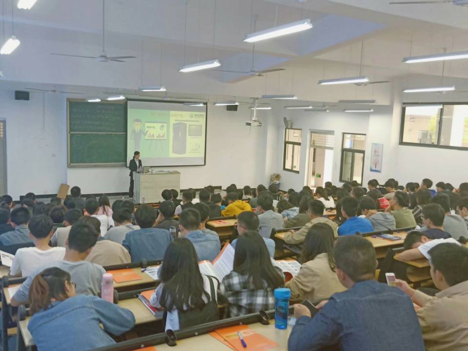 福州量子中金数码及福建力和万讯信息技术有限公司等来我校进行校企合作交流宣讲